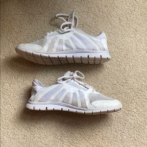 champion white tennis shoes